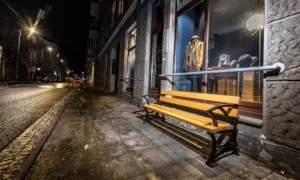 Parka sols Lodz ar roku balstiem