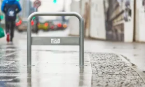 U veida velosipēdu statīvs