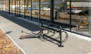 Velosipēdu un skrejriteņu statīvs Pedro